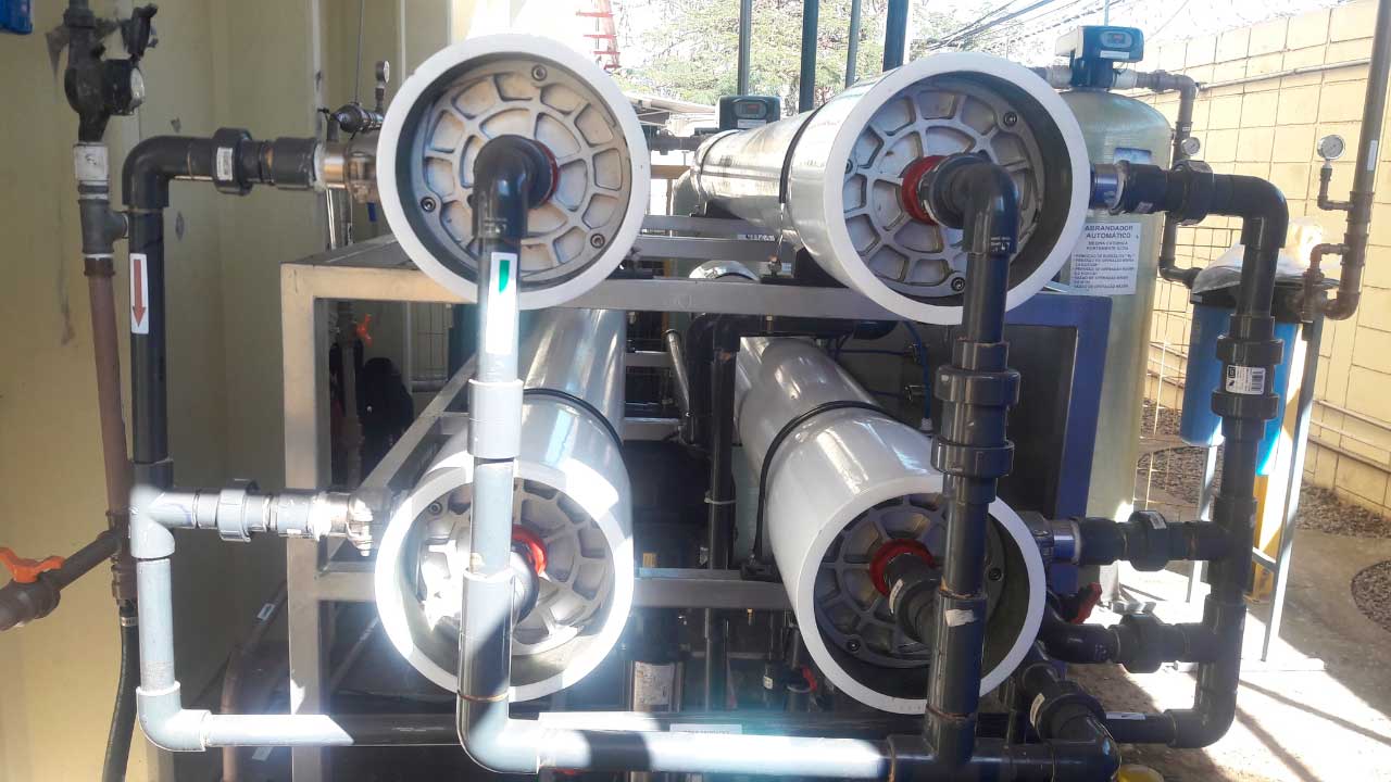 Sistema de Osmose Reversa da PH Águas em operação